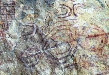 « Aliens » de peintures rupestres realisees il y a des milliers d’annees