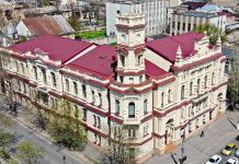 Les forces ukrainiennes reconquierent la region de Kherson, mais la Russie aurait pille sa collection d’art